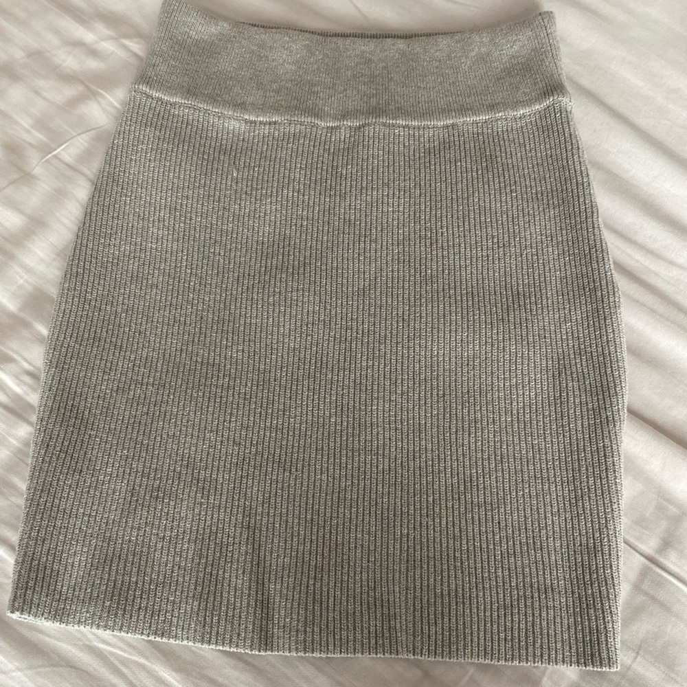 Kendall & Kylie ribbed grey sweater skirt. Size M